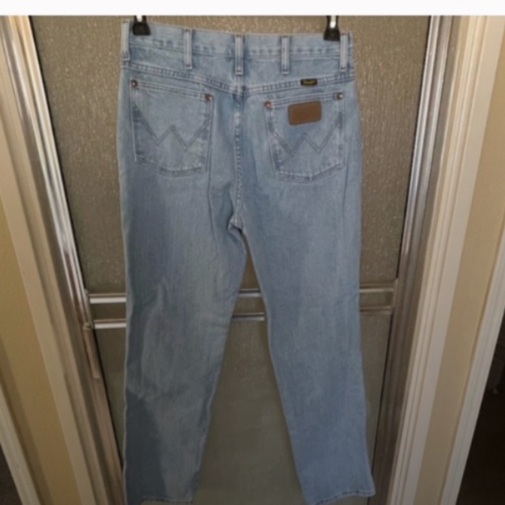 Wrangler Women’s Cowboy Cut Jean, size 32x34, light wash,VINTAGE - Picture 2 of 5